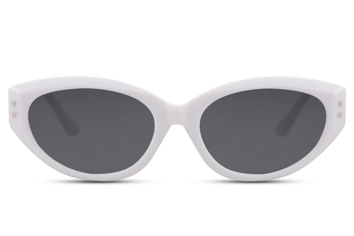 Cateye solglasögon i vitt med svarta glas